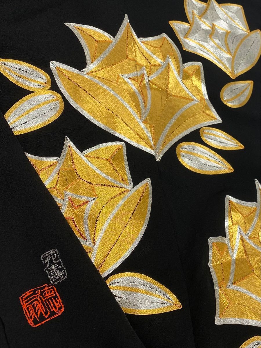 藤林徳扇 黒留袖 落款入 未仕立て品 仮絵羽 金駒 銀駒 薔薇 浜 藤林徳扇 黒留袖 落款入 未仕立て品 仮絵羽 金駒 銀駒 薔薇 浜