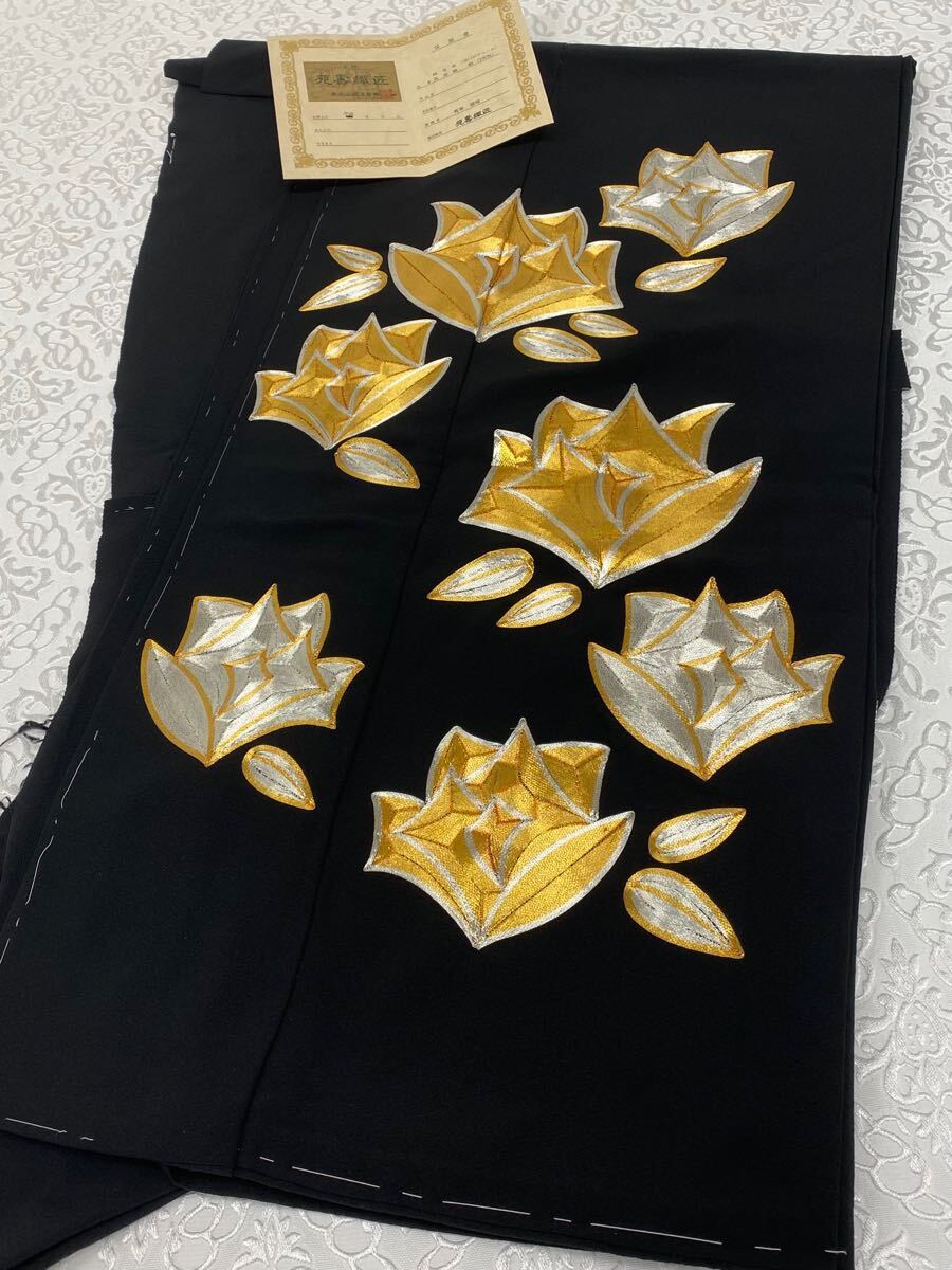 藤林徳扇 黒留袖 落款入 未仕立て品 仮絵羽 金駒 銀駒 薔薇 浜 藤林徳扇 黒留袖 落款入 未仕立て品 仮絵羽 金駒 銀駒 薔薇 浜