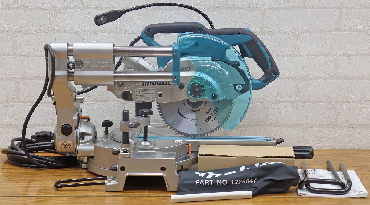 L◎中古品◎電動工具『190mmスライドマルノコ LS0717FL』 makita/マキタ サイズ(約):W430×H505×D670mm 製造年月:2015年10月 ※箱欠品