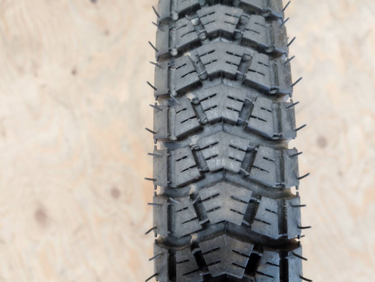 【50】DUNLOP SNOW D502 2.25-17 4PR TUBETYPE バイク タイヤ 2015製造 140サイズ_画像3