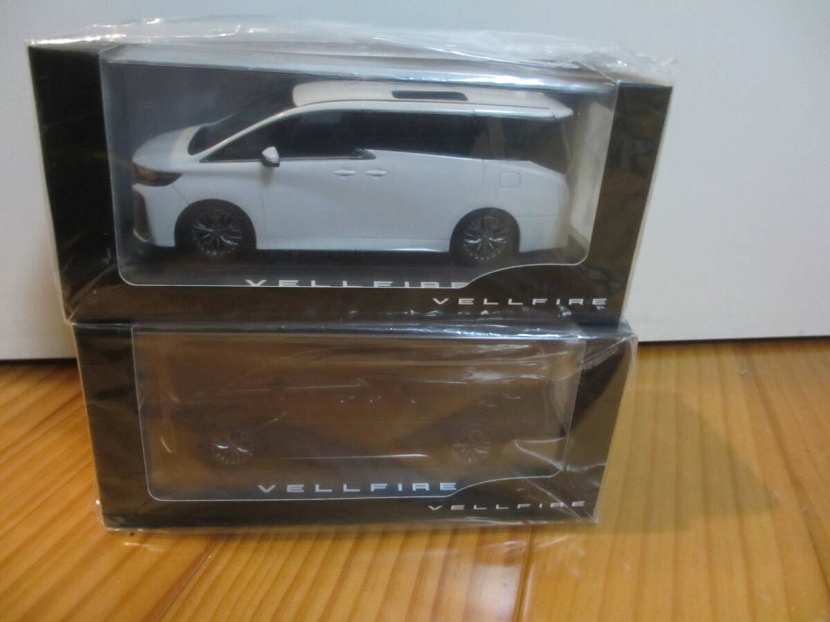 トヨタヴェルファイアミニカー白黒２色セット未開封