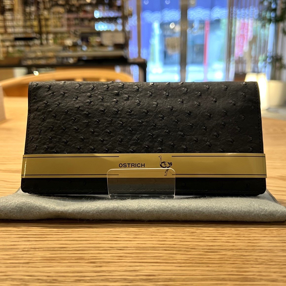 【77】美品 OSTRICH オーストリッチ 財布 長財布 ブラック系 メンズ 保存袋付き ファッションアイテム