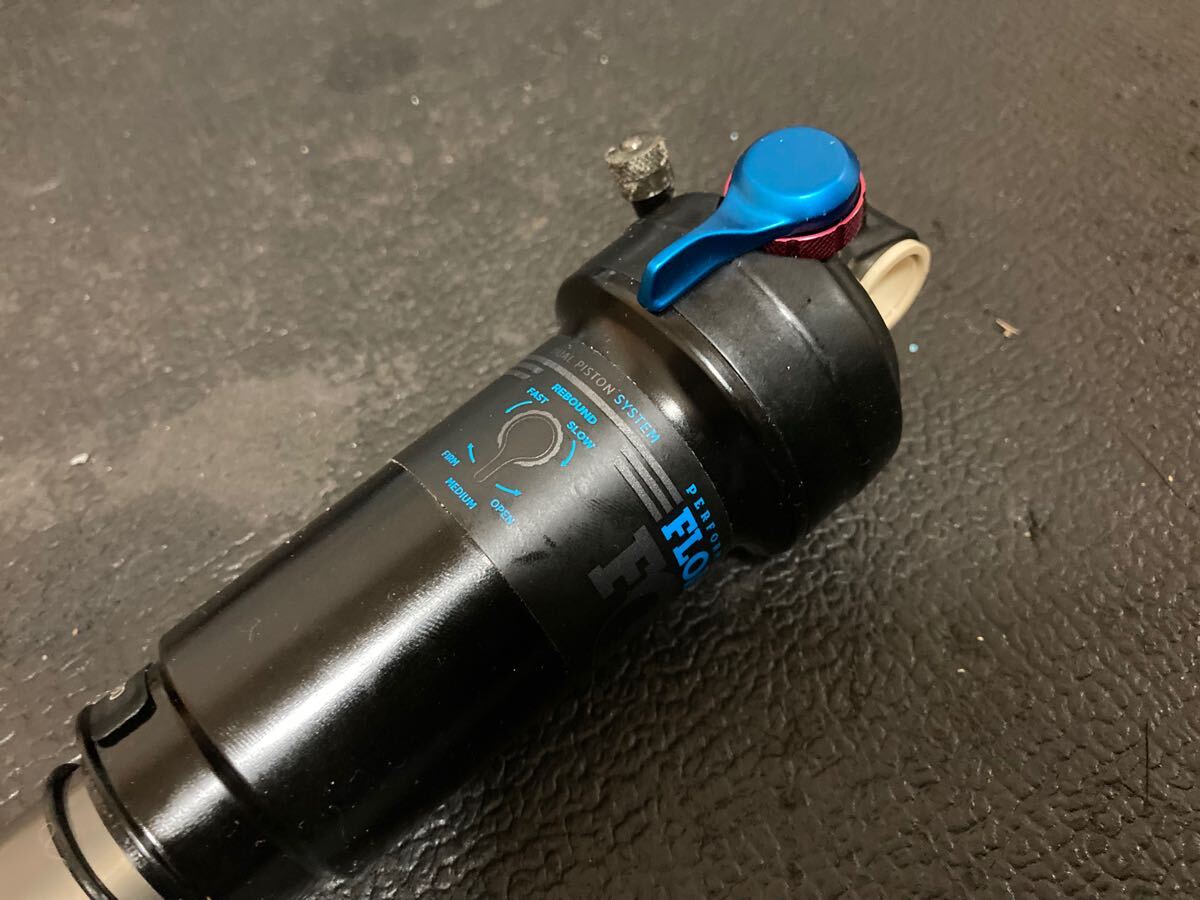 新品 FOX VAN RC Performance 225 x75mm リアサスペンション 新品 FOX VAN RC Performance 225 x75mm リアサスペンション