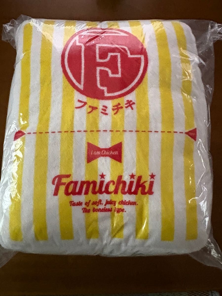 ファミマの福袋2025」3000円相当のクーポンにグッズ5点が付いて