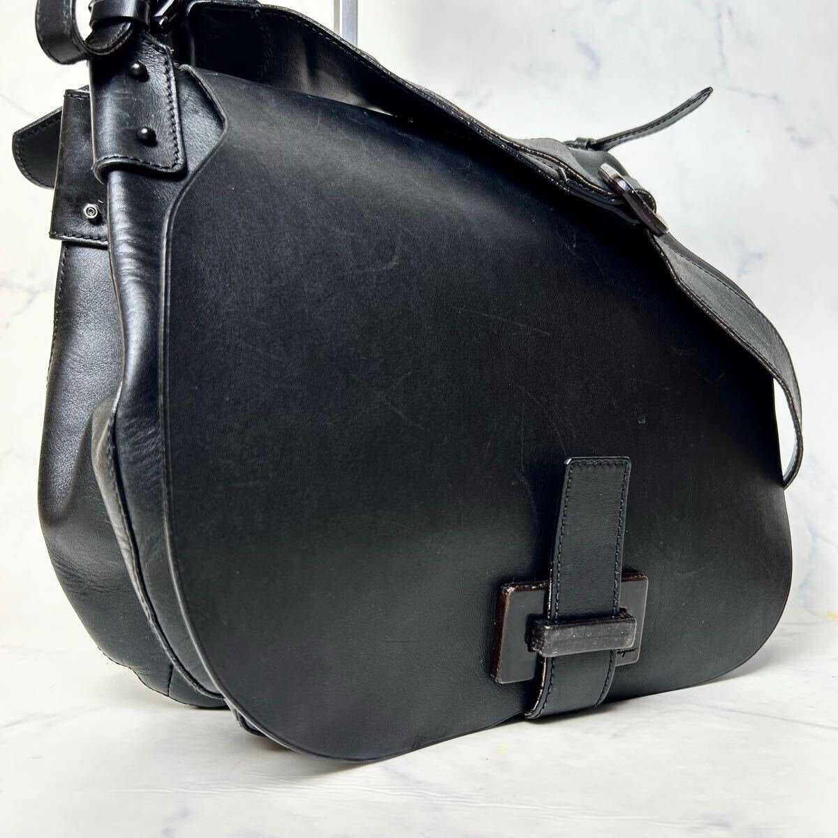 【本革仕様】Salvatore Ferragamo フェラガモ オールレザー 本革 希少モデル メンズ メッセンジャーバッグ ショルダーバッグ ブラック