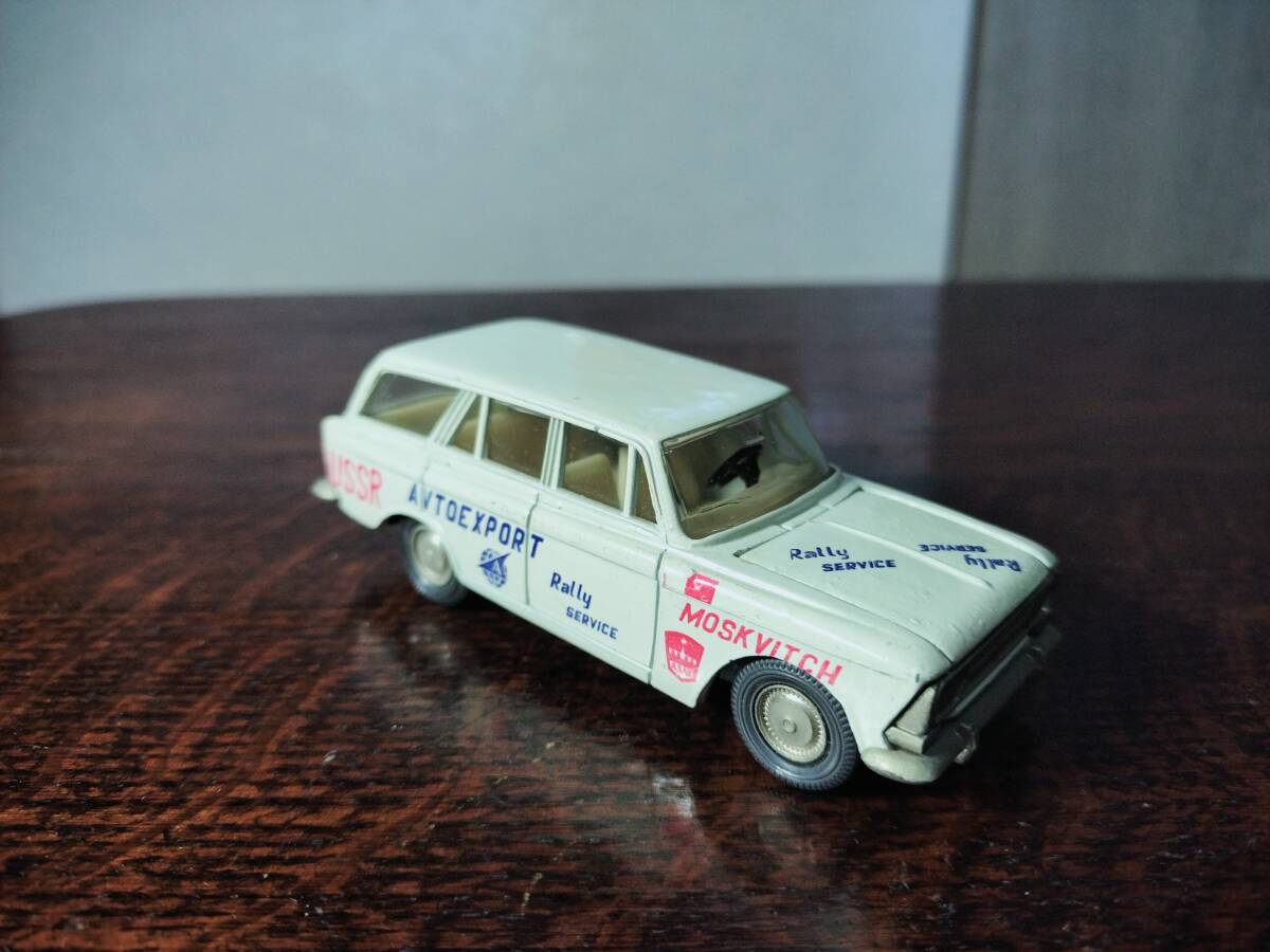 CCCP Moskvich 427 Rally Service 　　ソ連製　モスクビッチ 427 　白