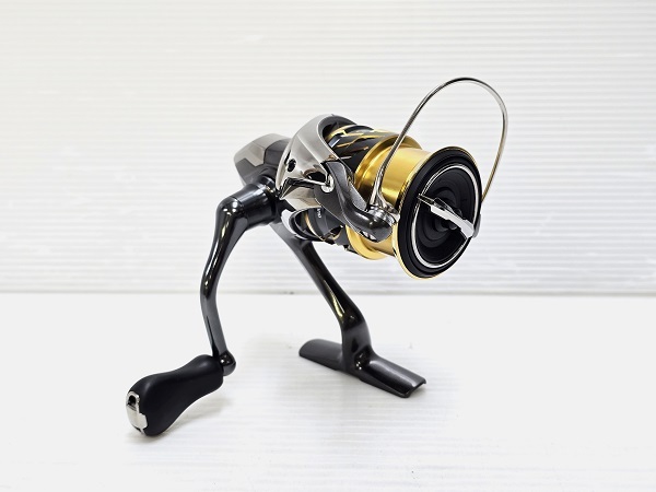 【中古品】 シマノ SHIMANO スピニングリール 20ツインパワー 2500S 〇YR-18200〇