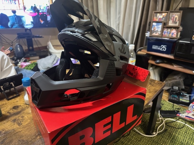 7000円 BELL SUPER AIR MIPS マウンテンバイク 廃版? 激レア 7000円 BELL SUPER AIR MIPS マウンテンバイク 廃版? 激レア