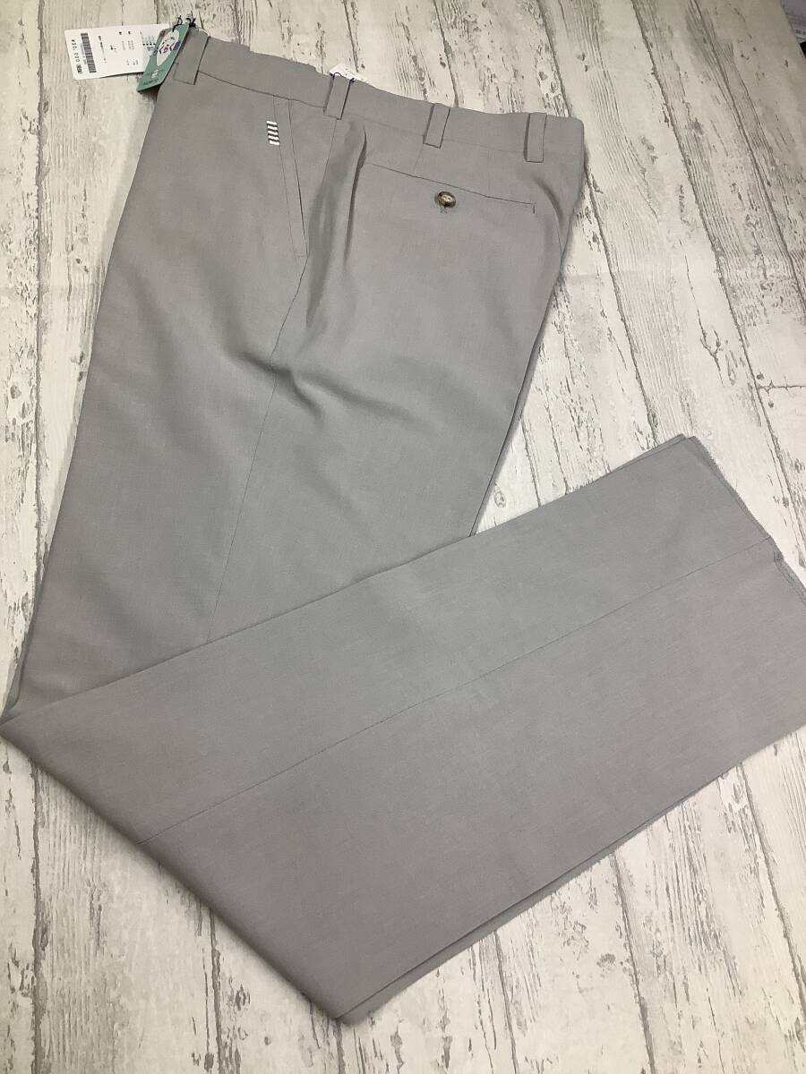 新品タグ付き　日本制　柔らかな春夏素材? ウエスト85cm表示　定価20,000円 高級パンツ　ベージュ系
