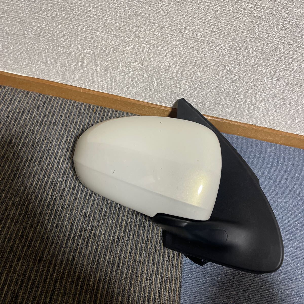 トヨタ パッソー 右ドアミラー KGC30 送料込み_画像1