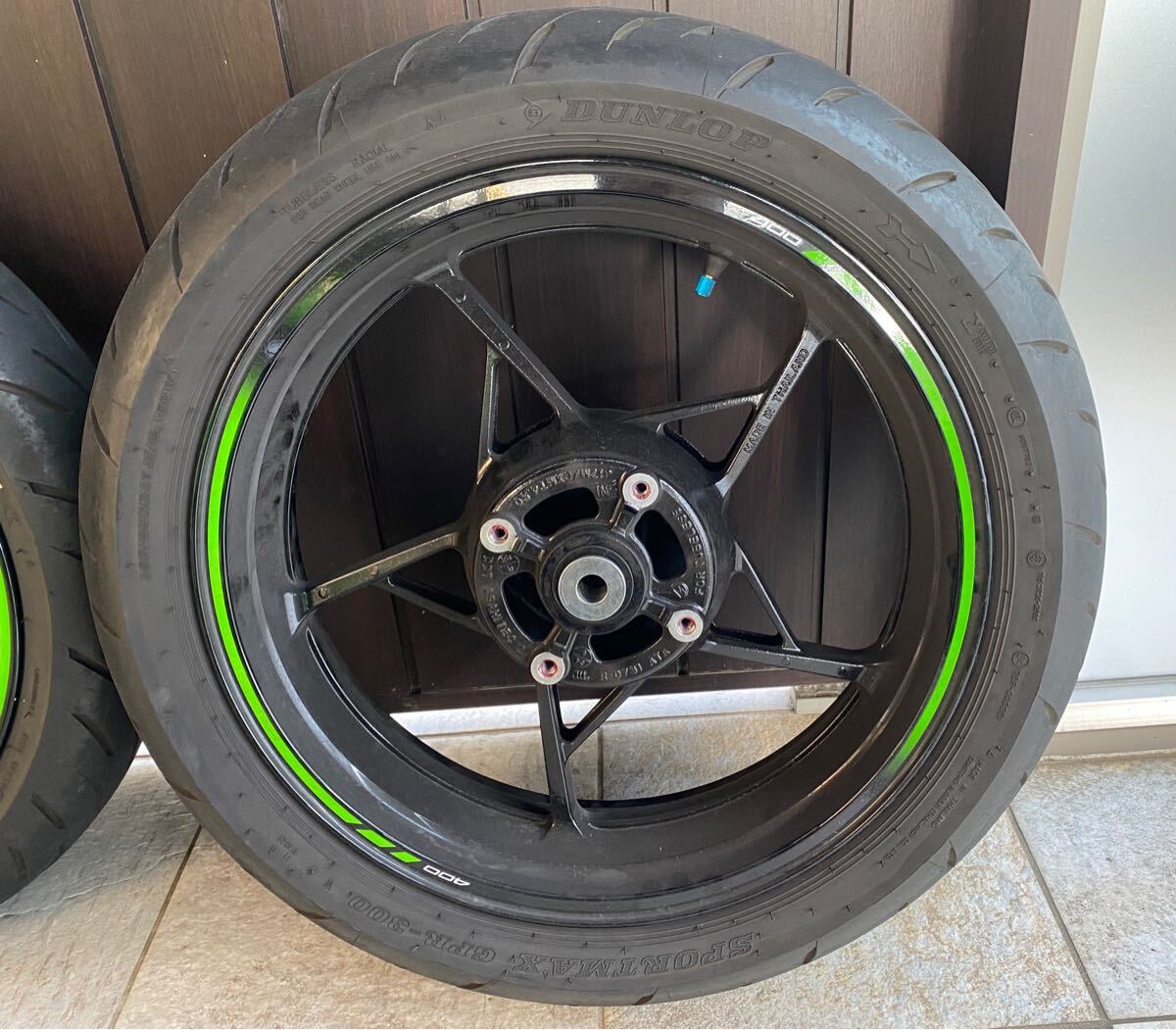 中古美品 ZX4RR 前後タイヤホイールセット ZX4R-SE ZX25R 中古美品 ZX4RR 前後タイヤホイールセット ZX4R-SE ZX25R