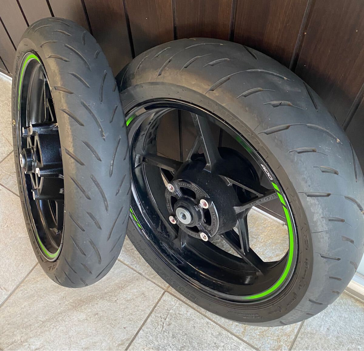 中古美品 ZX4RR 前後タイヤホイールセット ZX4R-SE ZX25R 中古美品 ZX4RR 前後タイヤホイールセット ZX4R-SE ZX25R