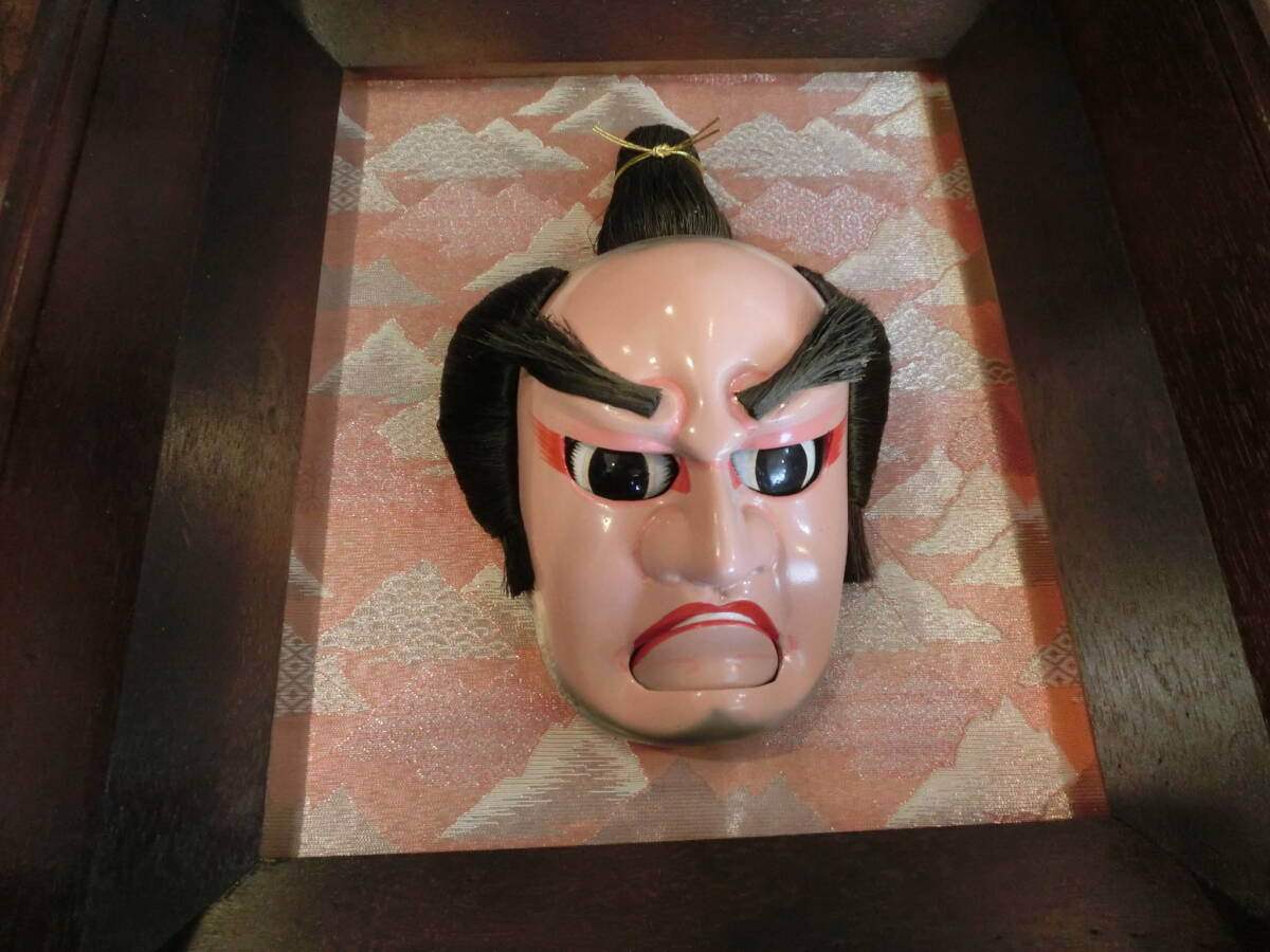 凛】 浄瑠璃人形 頭 からくり人形 目と口が動く 額装 伝統工芸品 凛】 浄瑠璃人形 頭 からくり人形 目と口が動く 額装 伝統工芸品