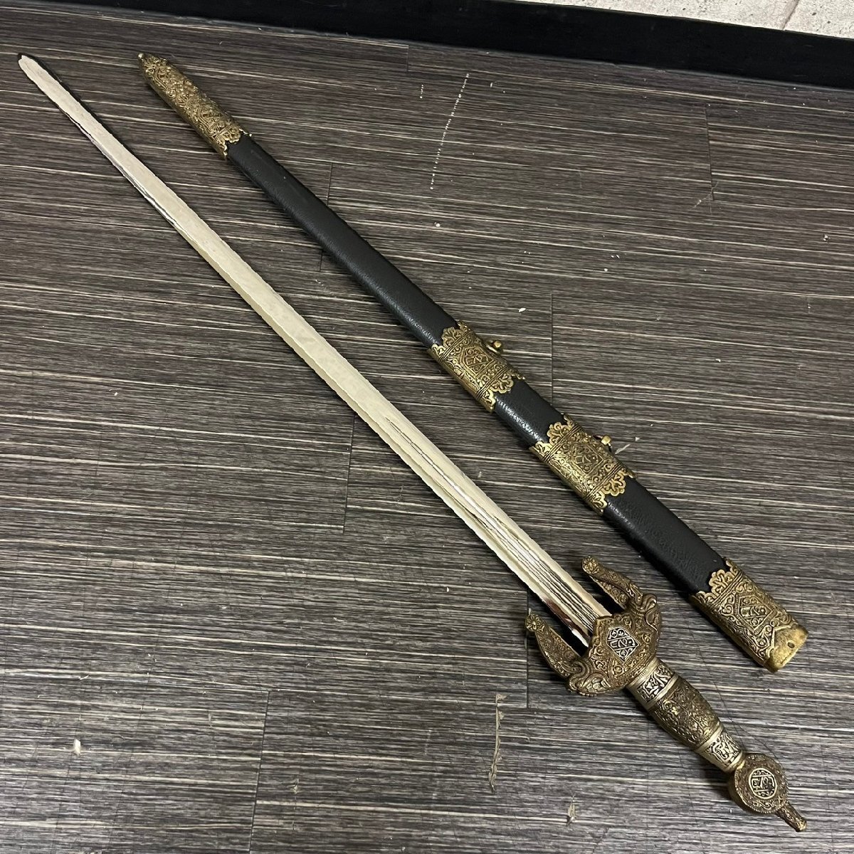 Amazon.co.jp: seikai_cos 西洋刀 西洋剣 樹脂製 全長88cm Amazon.co.jp: seikai_cos 西洋刀 西洋剣 樹脂製 全長88cm