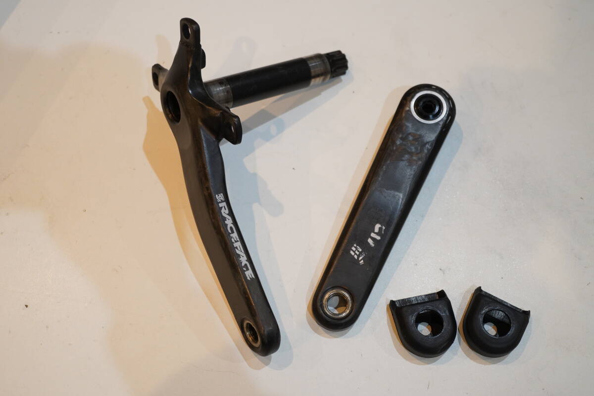 RACEFACE カーボン クランク 長165mm 83mmBBフレーム用 24mmシャフト ４アーム PCD104 トリプル MTB マウンテンバイク DH レースフェイス