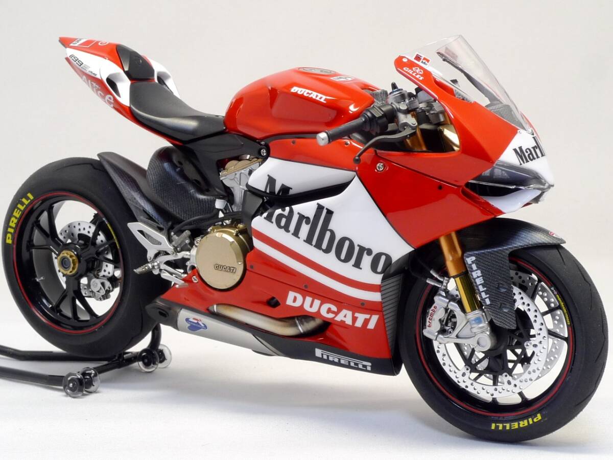 ドゥカティ 1199 パニガーレ・カスタムカラー・サーキット走行 ドゥカティ 1199 パニガーレ・カスタムカラー・サーキット走行