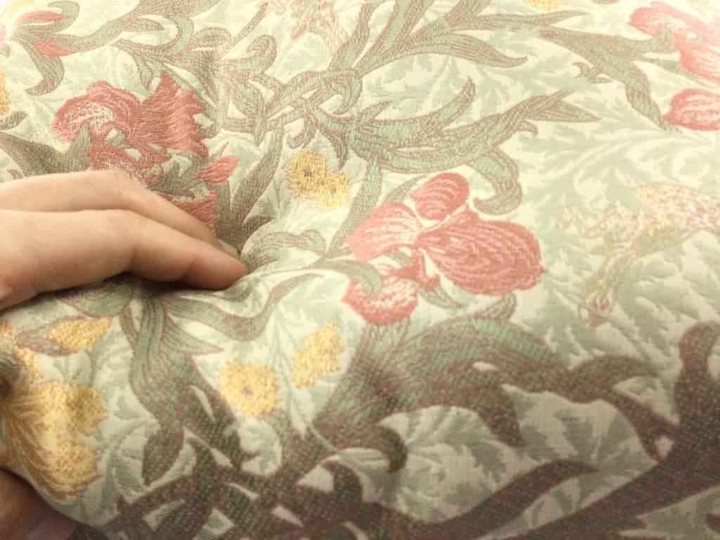 ウィリアム モリス クッション ファスナー式 日本制 洗濯可 45x45cm アイリス レッド系