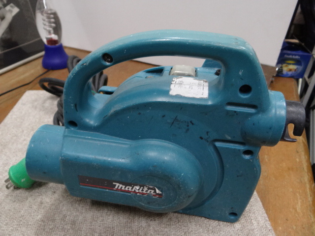 kh00787 makita マキタ 小型集じん機 450 本体のみ　中古品