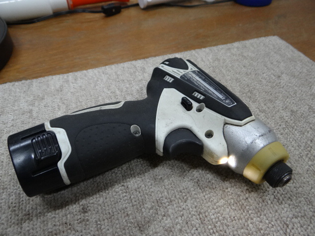 kh00849 makita マキタ 充電式インパクトドライバー TD090D / バッテリー　BL1013　中古品