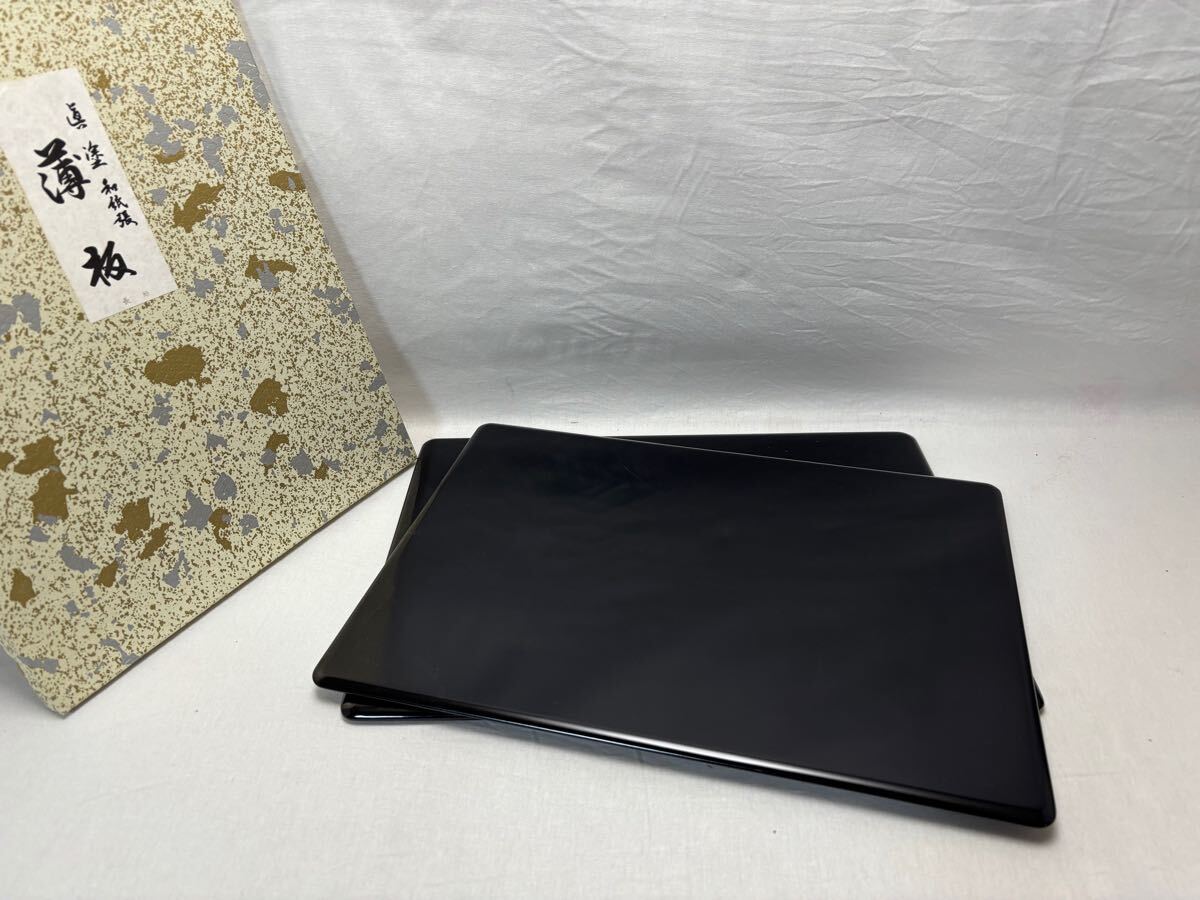 J07423 美品 華道具 木製黒真塗 和紙張 薄板 角蛤板2枚セット 茶道具 床置台 飾台 香炉台 木工芸 漆芸 花器 天然木 伝統工芸 紙箱_画像1
