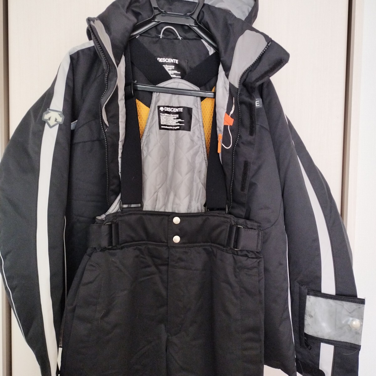 Mサイズ 】DESCENTE デサント スノボウェア スキーウェア Mサイズ 】DESCENTE デサント スノボウェア スキーウェア