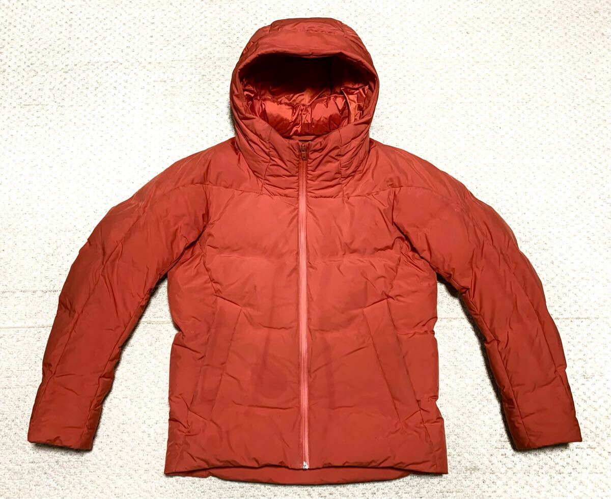 UNIQLO.シームレスダウン パーカ 3Dカット S(朱色/フーデッド ダウン ジャケット/パーカー/幅53丈68/+j white mountaineering type)