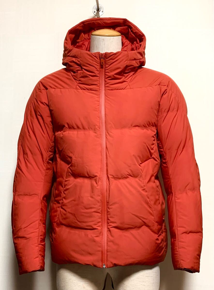 UNIQLO.シームレスダウン パーカ 3Dカット S(朱色/フーデッド ダウン ジャケット/パーカー/幅53丈68/+j white mountaineering type)
