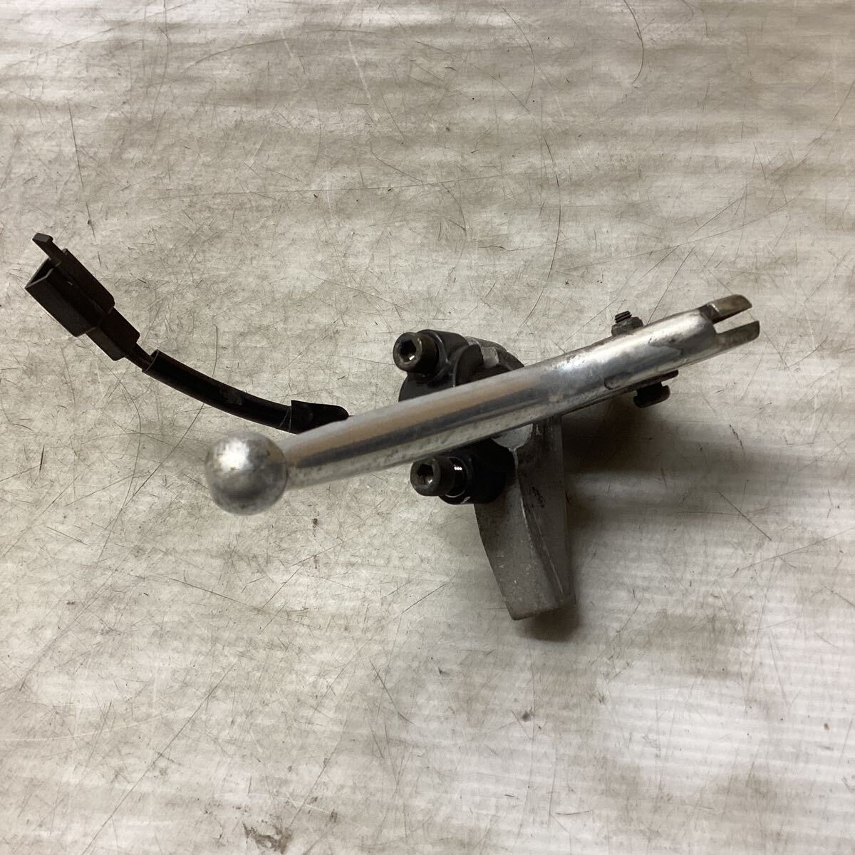 M37-1 ヤマハ シグナスX SE12J ブレーキ　レバー　ホルダー　左　動作確認済み 純正部品_画像4