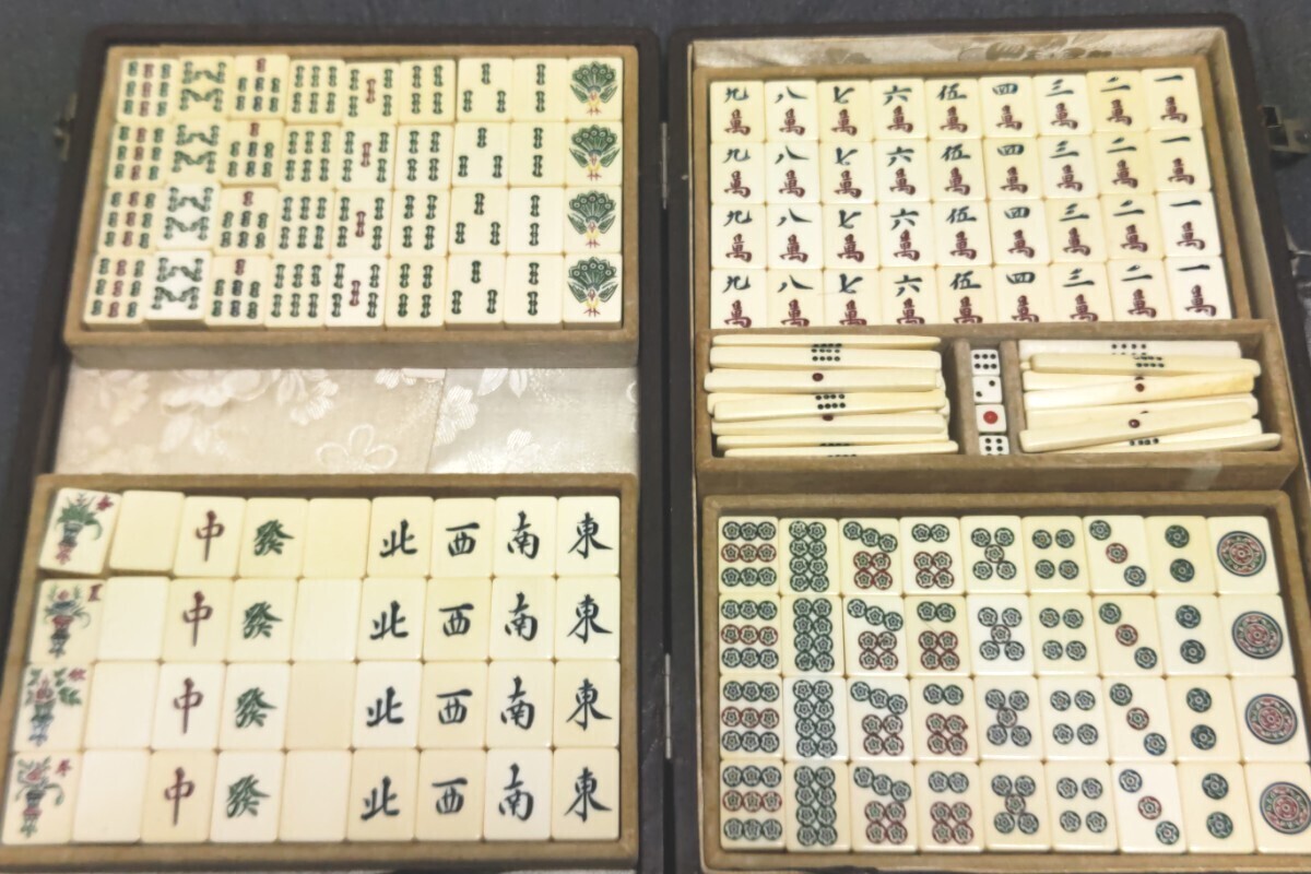 麻雀牌 象牙風 象牙調 マンモス 手彫り 竹牌 アンティーク 麻雀牌 象牙風 象牙調 マンモス 手彫り 竹牌 アンティーク