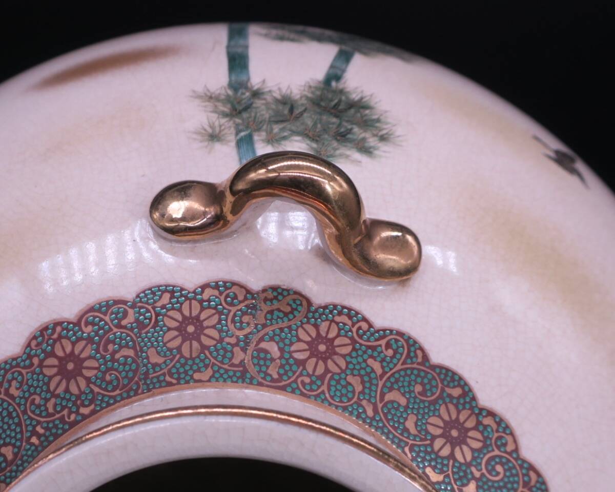 【薩摩焼の大洼／色絵花鳥文大壺／梅、椿、竹林に群れる雀／古薩摩／島津家家紋入り／高32.2ｃｍ】