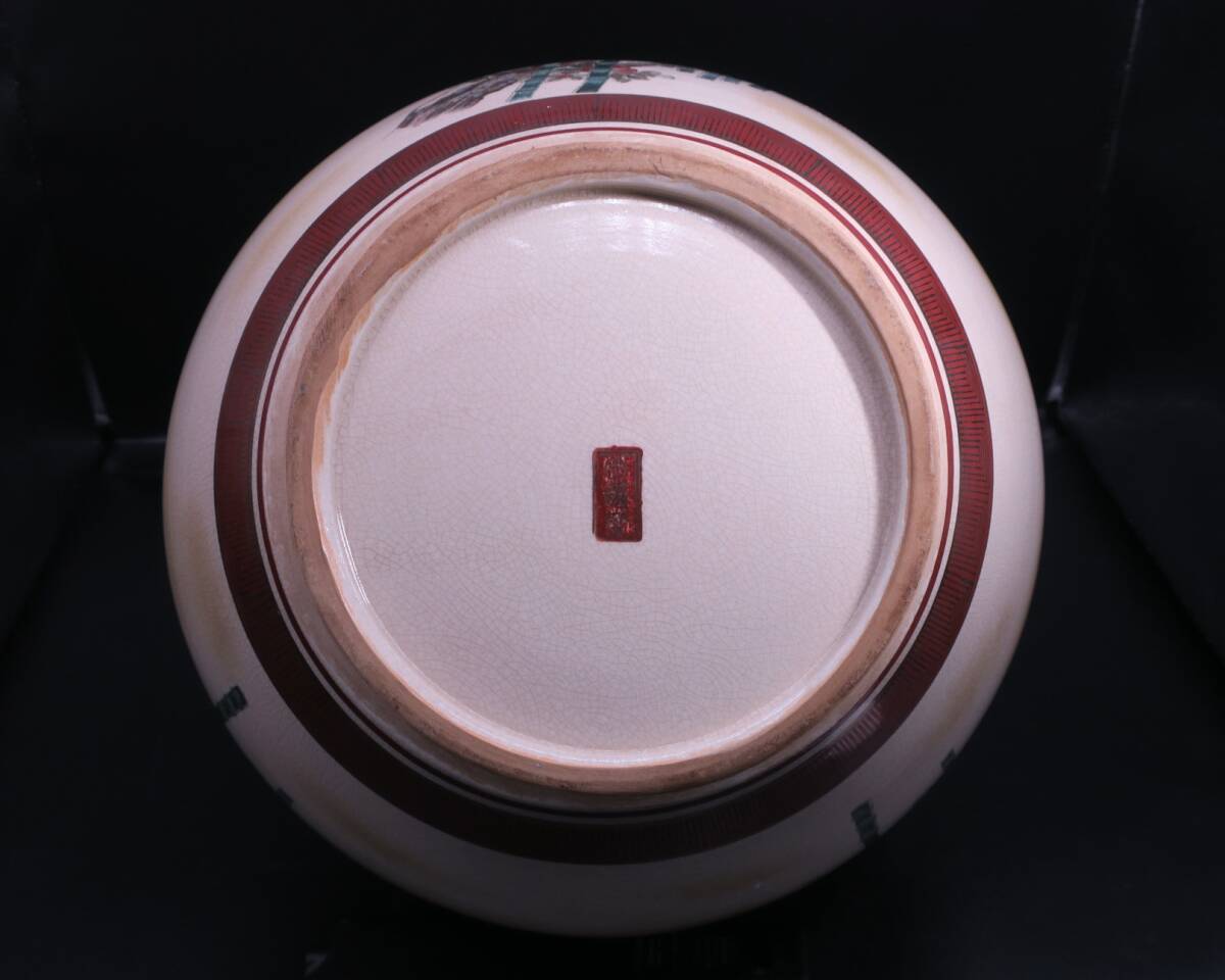 【薩摩焼の大洼／色絵花鳥文大壺／梅、椿、竹林に群れる雀／古薩摩／島津家家紋入り／高32.2ｃｍ】