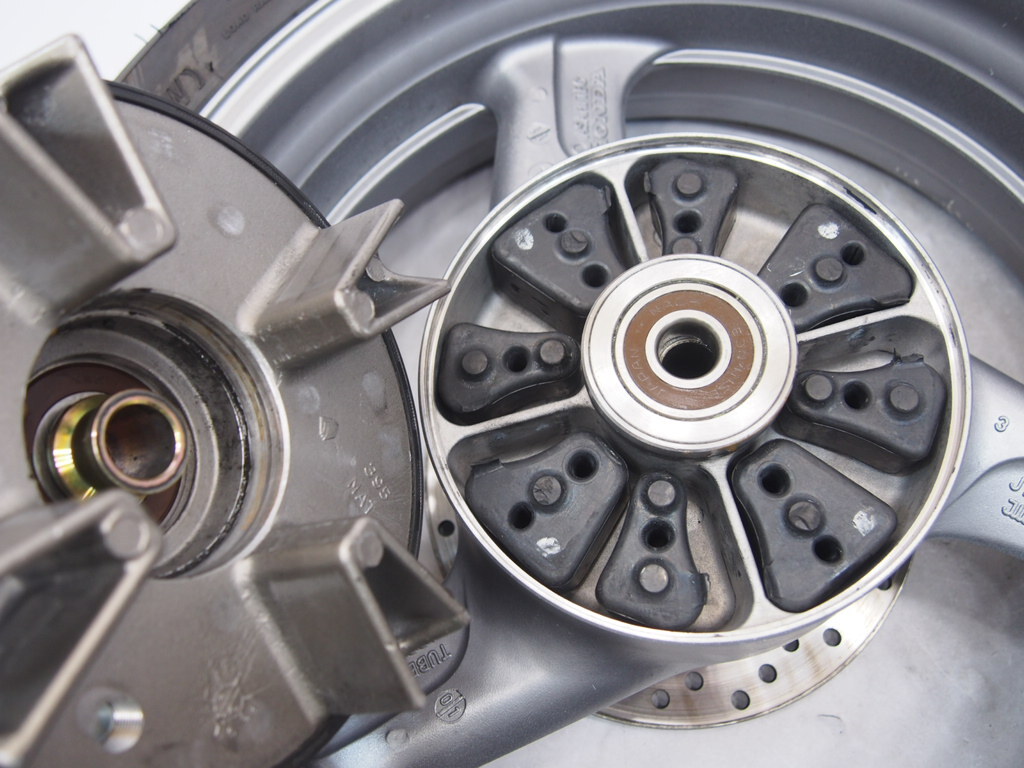 CBR1100XX純正リアホイール5.50×17J振れなしSC35タイヤ溝OKスーパーブラックバード