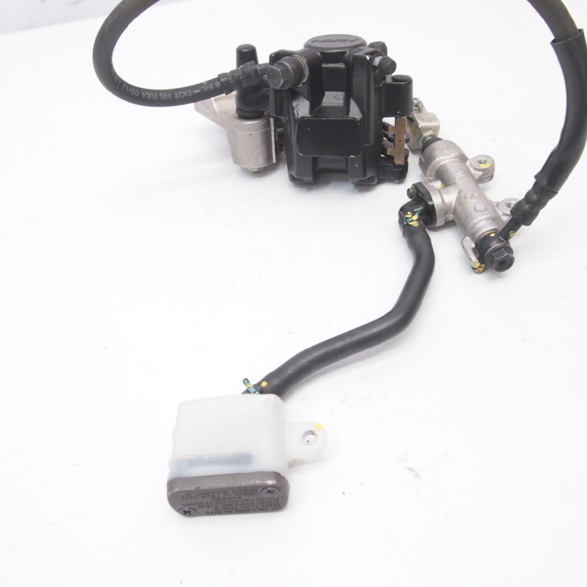 ジクサー150純正リアブレーキキャリパー 割れ固著なし17-19年モデル 17年外し GSX150Z ブレーキマスター