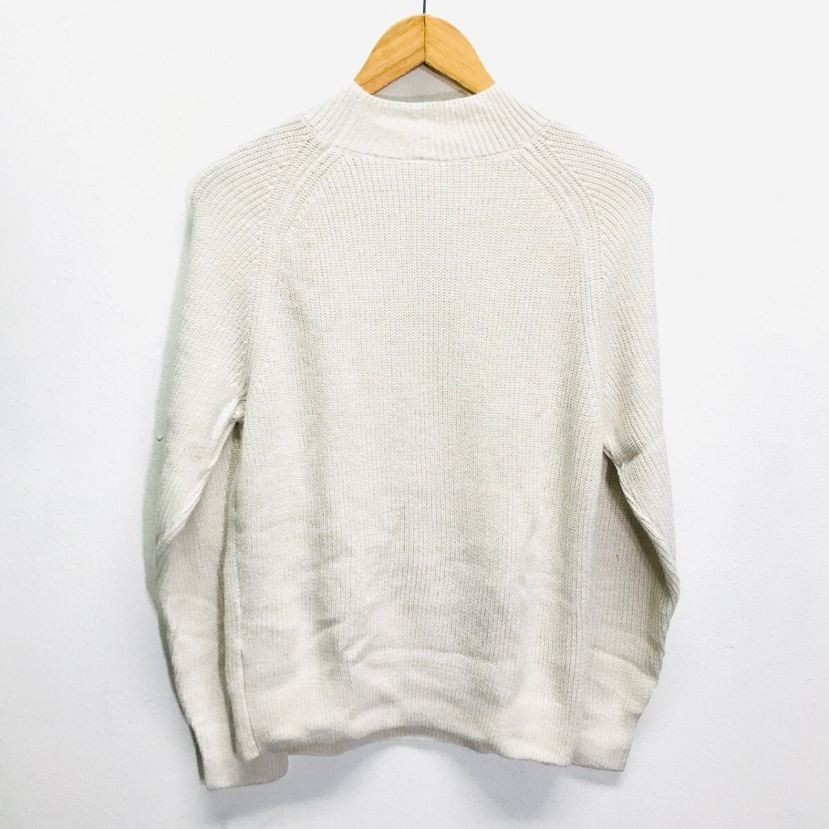 シンプルで上品なイメージ◎【UNIQLO】ユニクロ ミドルゲージモックネックセーター トップス ニット きれいめ 大人 アイボリー M /Y23759ii_画像2