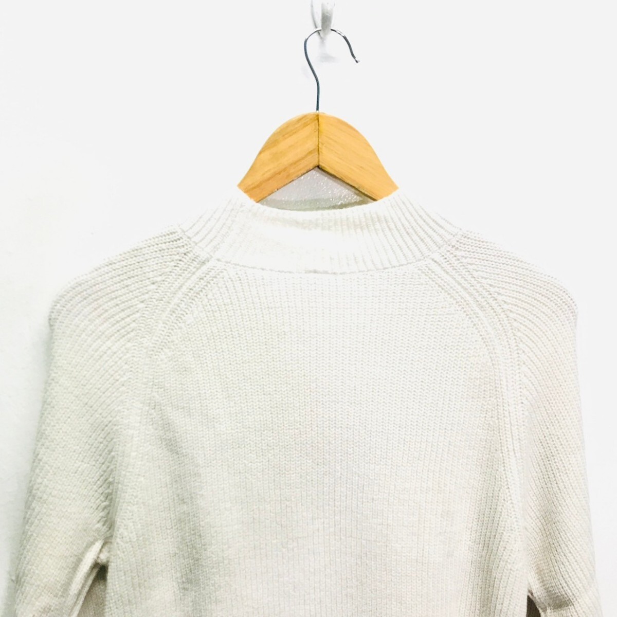 シンプルで上品なイメージ◎【UNIQLO】ユニクロ ミドルゲージモックネックセーター トップス ニット きれいめ 大人 アイボリー M /Y23759ii_画像4