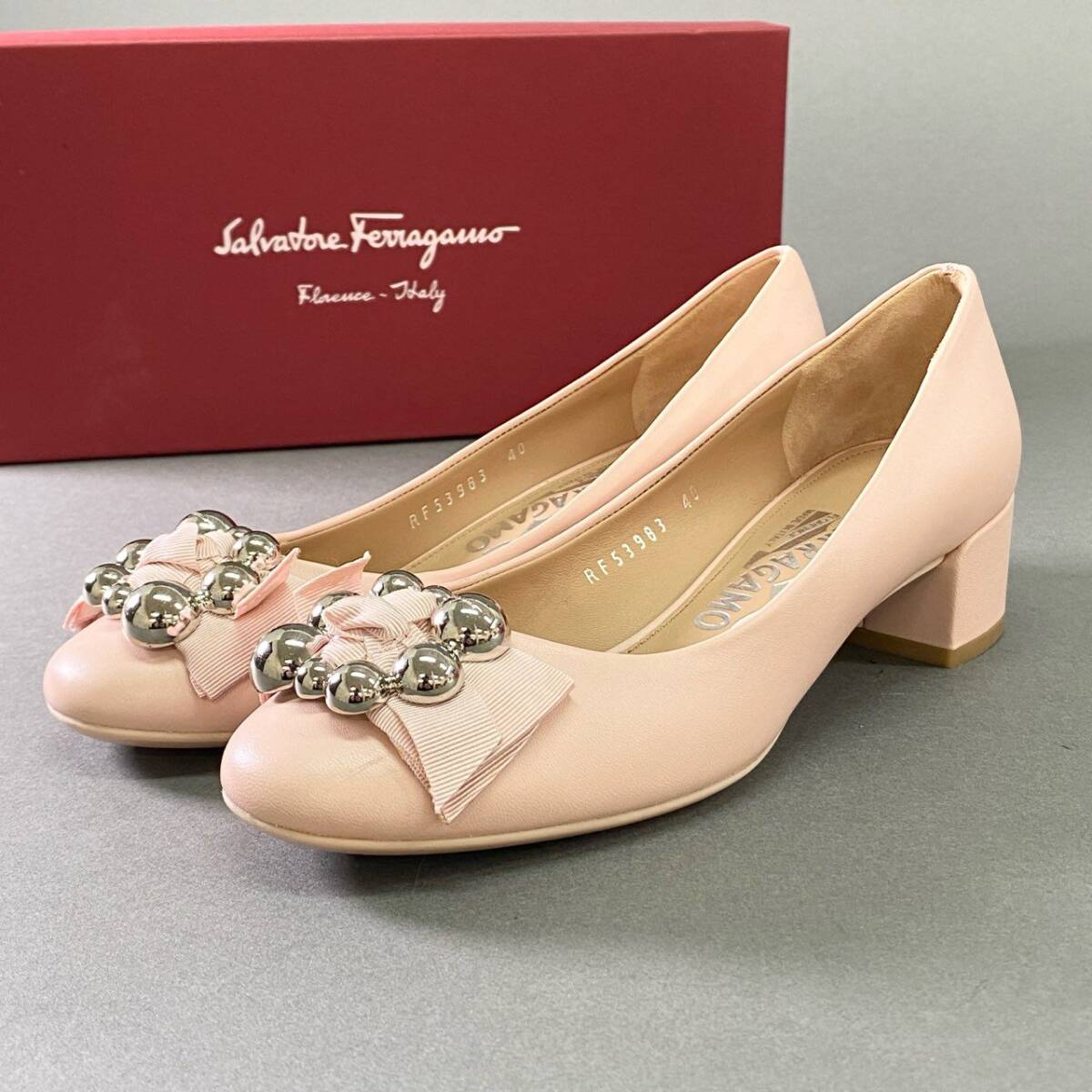 4a27 《美品》 Salvatore Ferragamo サルヴァトーレフェラガモ FLAIR 40 チャンキーヒール シルバー パンプス シューズ イタリア レザー