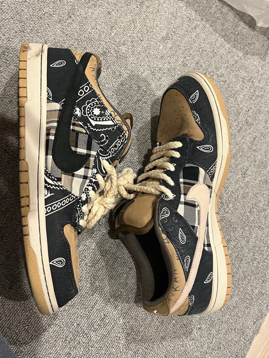 Travis Scott × Nike SB Dunk Low Black/Parachute Beige Travis Scott × Nike SB Dunk Low Black/Parachute Beige