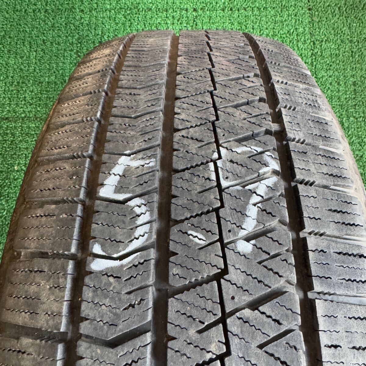 ○3439○冬タイヤ ブリヂストン BLIZZAK VRX2 215/60R17 96Q