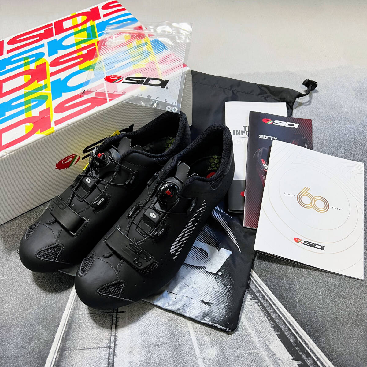 新品 SIDI SIXTY 60周年 記念モデル サイズ42.5 ブラック シディ シクスティ カーボンシューズ SPD-SL 3穴 シューズバッグ付き