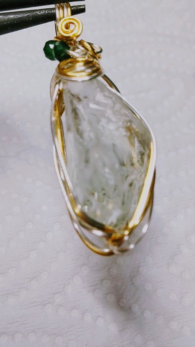 原石グリーンアメジスト28.16ct プレシャスワイヤーラップペンダントトップ ハンドメイド 大粒 全長約4.5cm