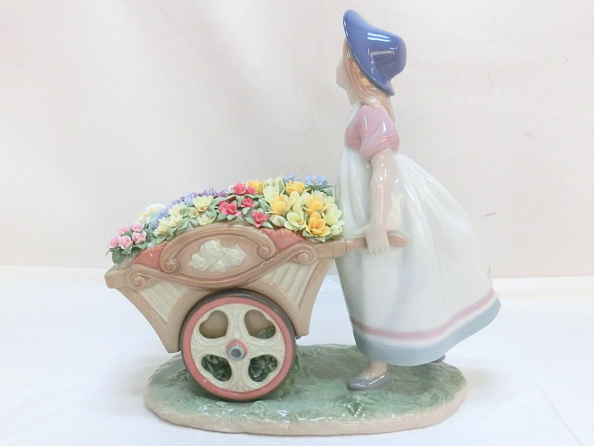 1000円スタート フィギュリン LLADRO リヤドロ #6777 私の宝物 女性 蝶 花 陶器人形 西洋工芸 置物 インテリア 8 W60004