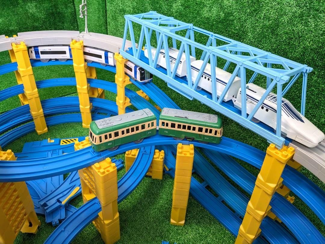 プラレール レイアウト 複線 高架 レール 5段 タワー 大きな鉄橋 プラレール レイアウト 複線 高架 レール 5段 タワー 大きな鉄橋