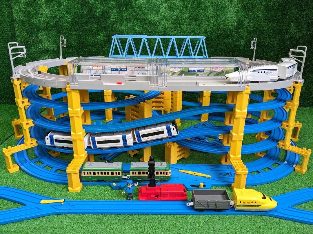 プラレール レイアウト 複線 高架 レール 5段 タワー 大きな鉄橋 プラレール レイアウト 複線 高架 レール 5段 タワー 大きな鉄橋