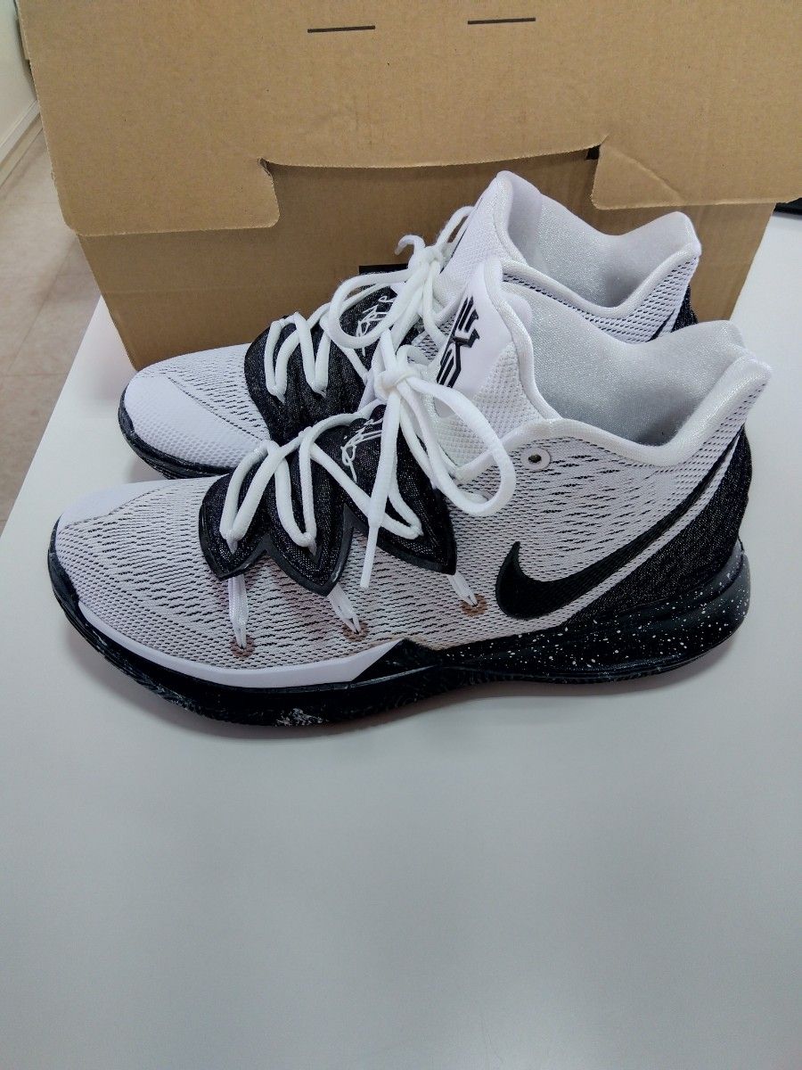 NIKE KYRIE5 EP WHITE BLACK OREOカイリー