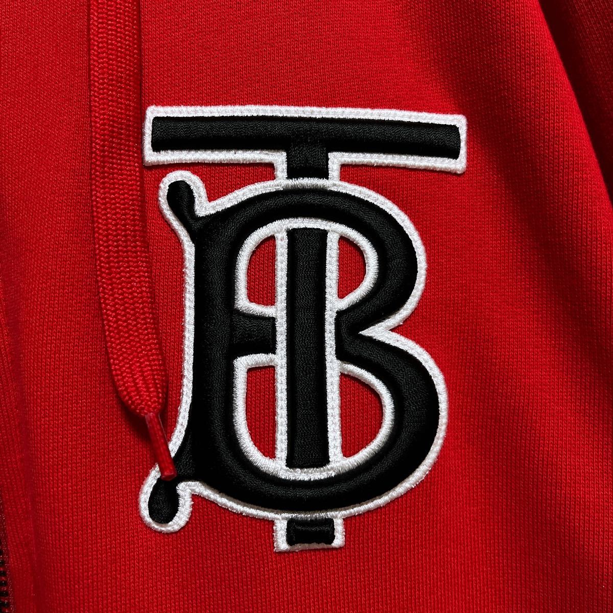 未使用級 人気デザイン BURBERRY バーバリー TB刺繍ロゴ ワン 未使用級 人気デザイン BURBERRY バーバリー TB刺繍ロゴ ワン