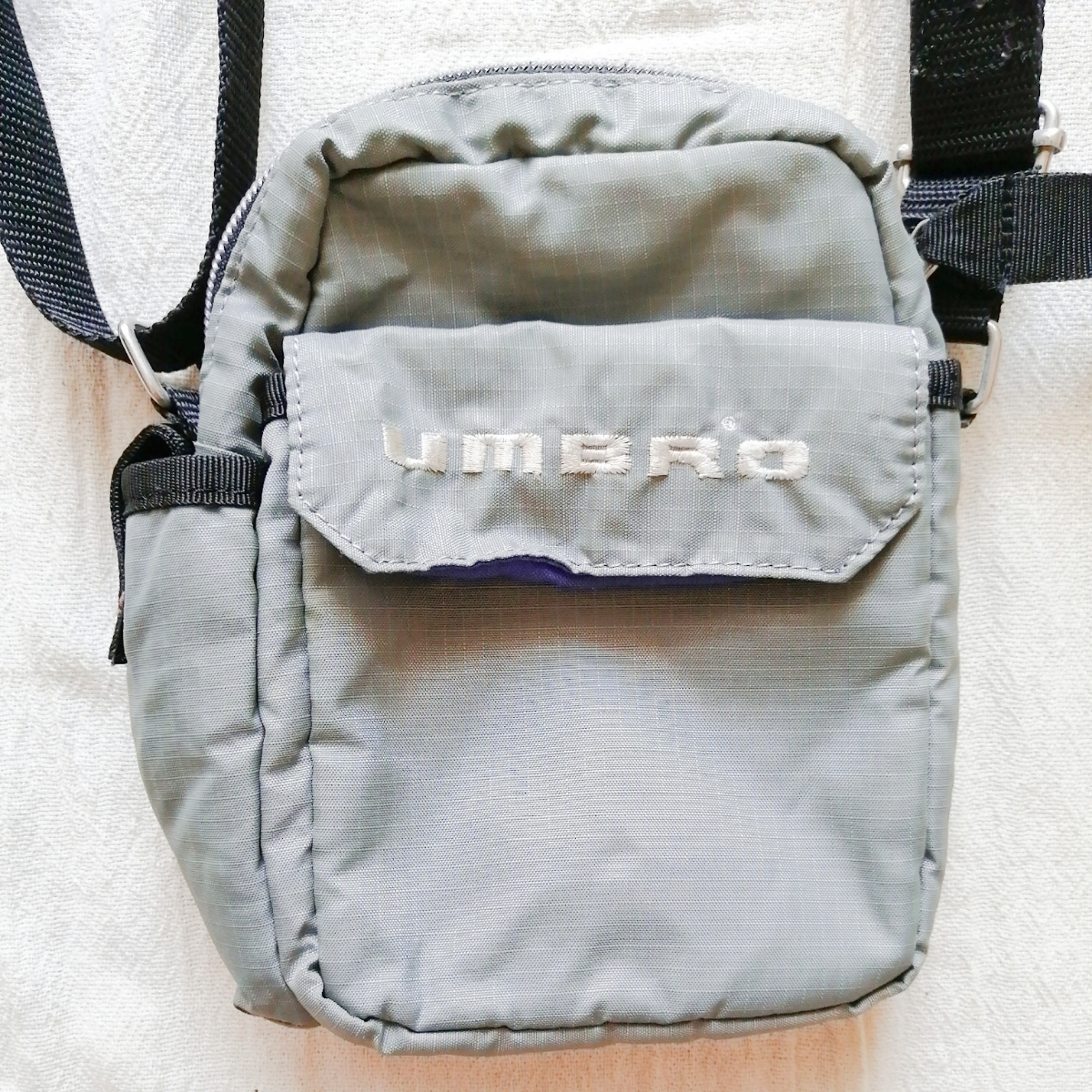 * self introduction obligatory reading!*[UMBRO] shoulder bag Umbro * used stylish popular * Umbro bag bag gray *