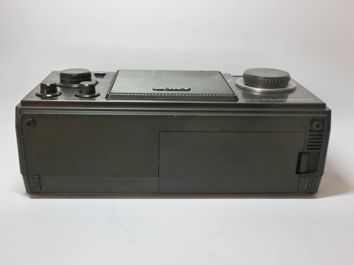[N5048-la7001] б/у : Showa Retro /SONY/ многополосный ресивер /5 частота / портативный BCL радио /ICF-6500 электризация проверка только 