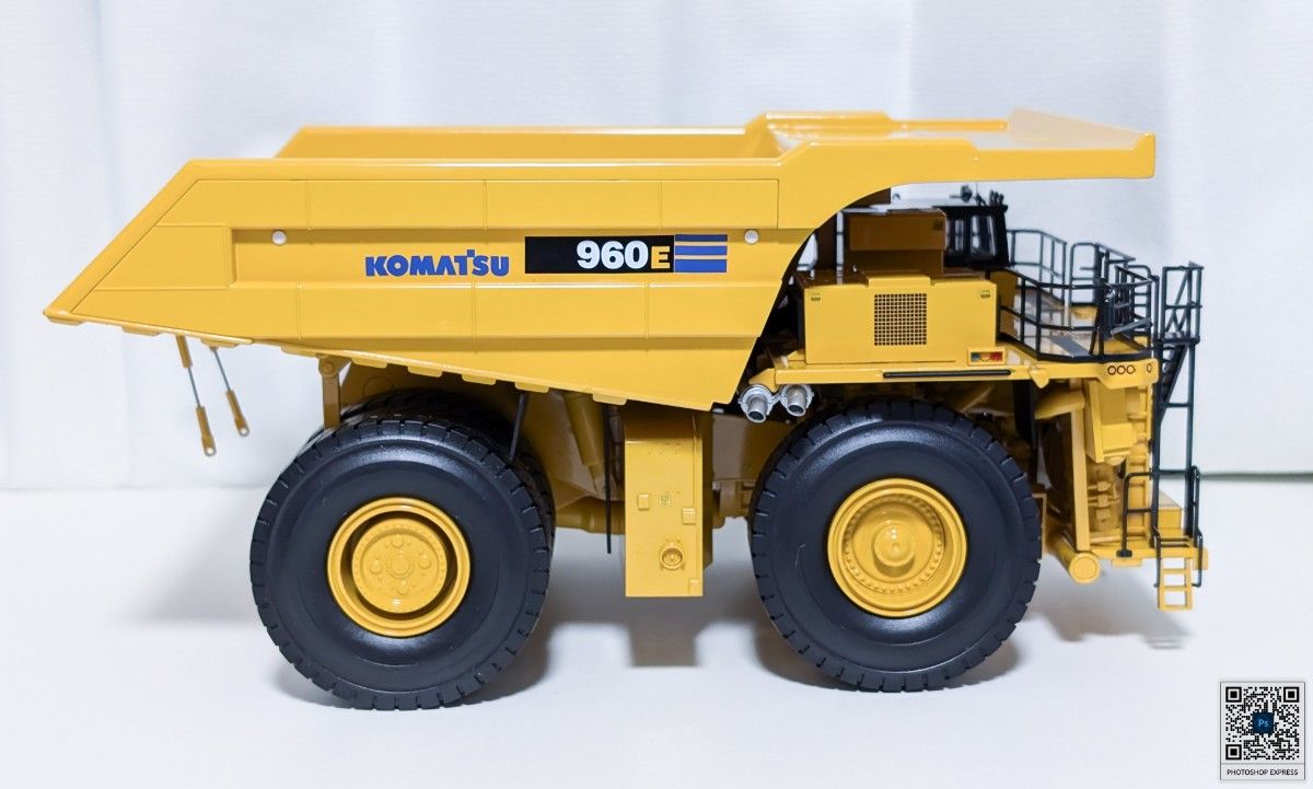 絶版品】コマツ 960E 鉱山用超大型ダンプトラック 1/50 絶版品】コマツ 960E 鉱山用超大型ダンプトラック 1/50