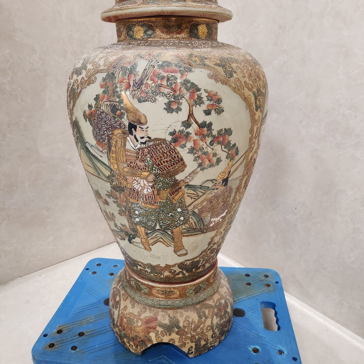 薩摩焼 特大 飾り壺 飾壺 花瓶 花器 陶器 骨董品 馬と武者 武士 薩摩焼 特大 飾り壺 飾壺 花瓶 花器 陶器 骨董品 馬と武者 武士