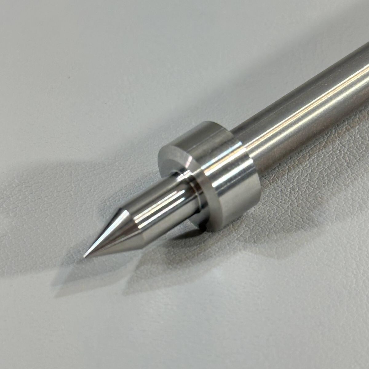 新品 特注品 チェロ エンドピン 8mm 超々ジュラルミン製 + チ m1847 8mm チェロ エンドピン 新品 特注品 タングステン製 + 超々